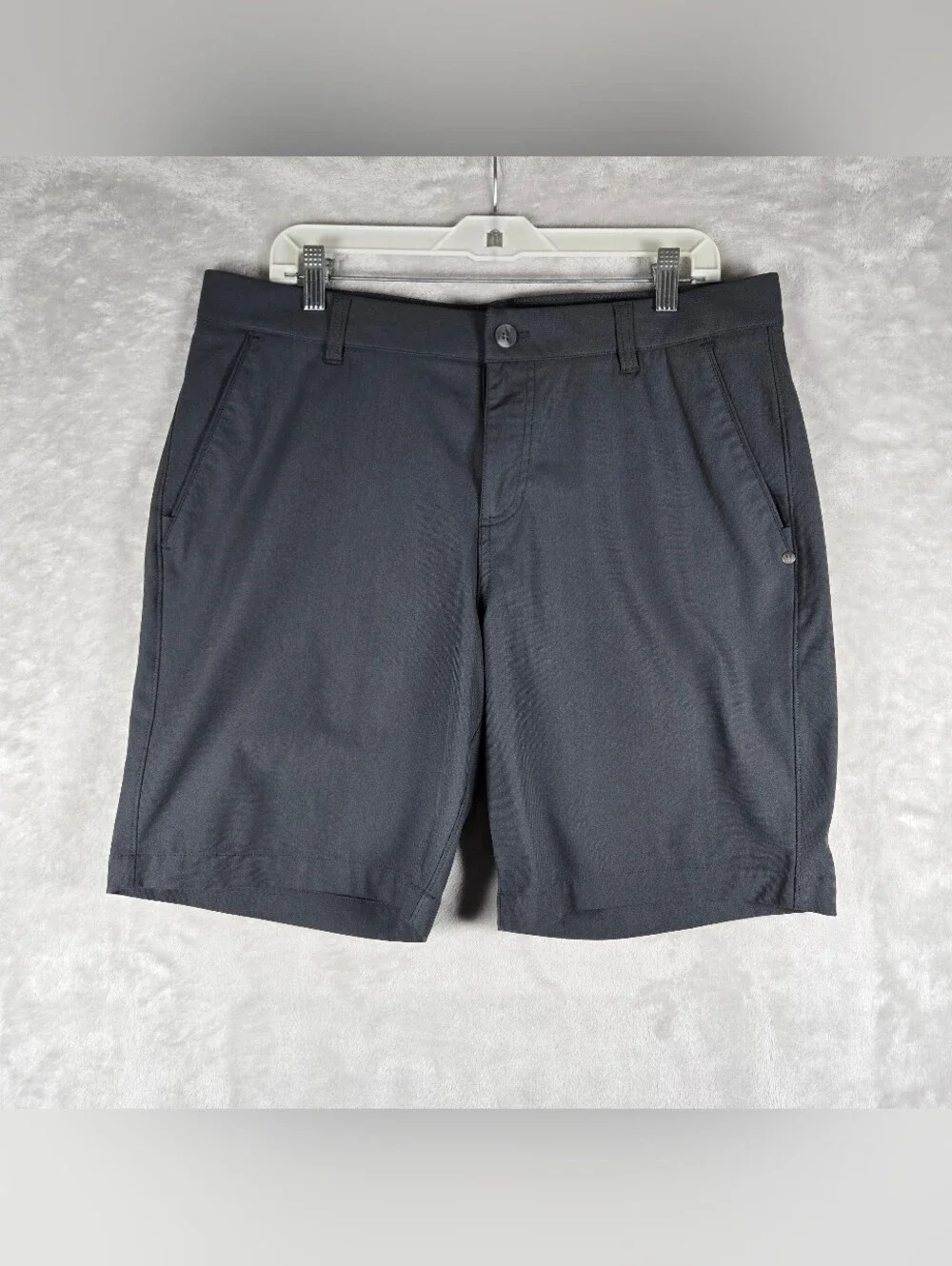 Vuori Meta Shorts Mens Size 34 Dark Gray Stretch Chinos #V379 8.5” Inseam
